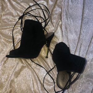 Black heel out lace up ankle sandals